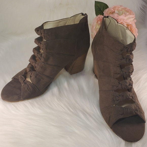 ATTENTION BROWN VEGAN LENA BOOTIES SIZE 10 NWOT - Picture 1 of 8